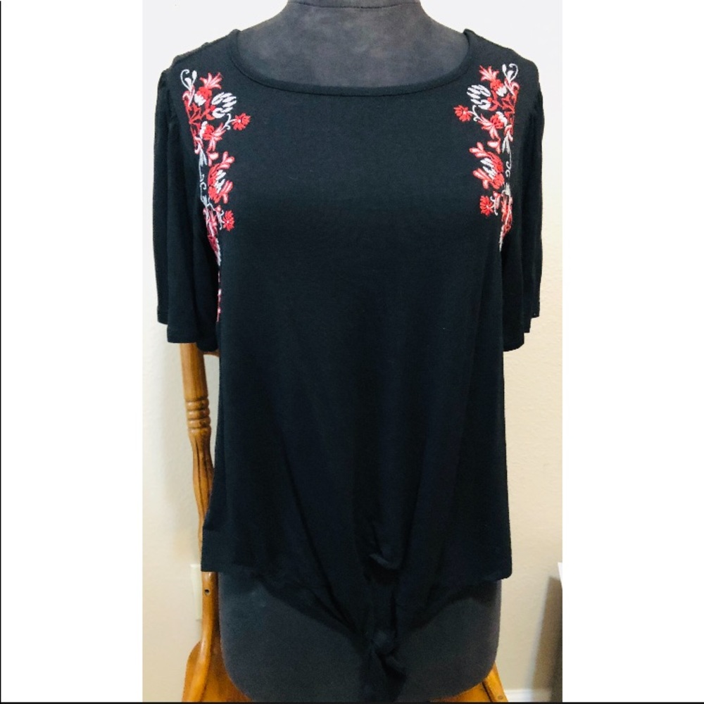 Rose detail black shirt